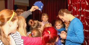 2015 Oskars Bārtulis un Georgijs Pujacs apmeklē Liepājas internātpamatskolu