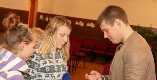 2015 Oskars Bārtulis un Georgijs Pujacs apmeklē Liepājas internātpamatskolu